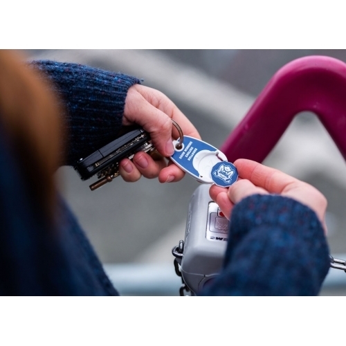 POP COIN TROLLEY KEYRING